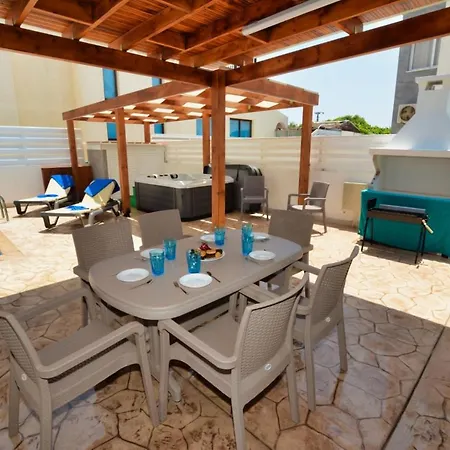 Nissi Sotia איה נאפה